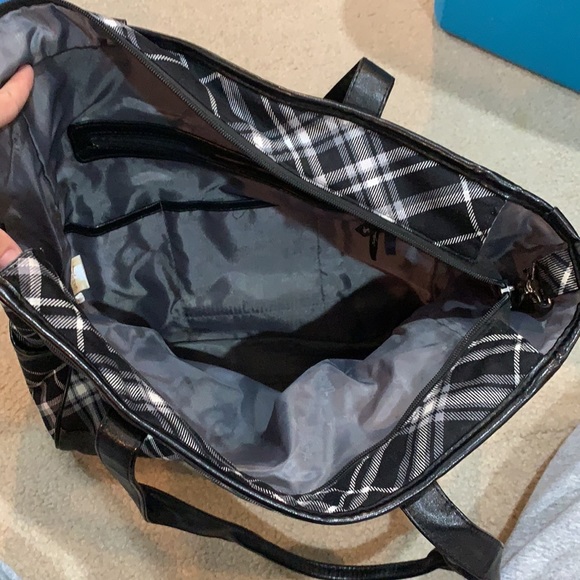 31 Tote, used condition - Picture 2 of 3